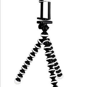 Tripod DOES NOT COME WITH BOX